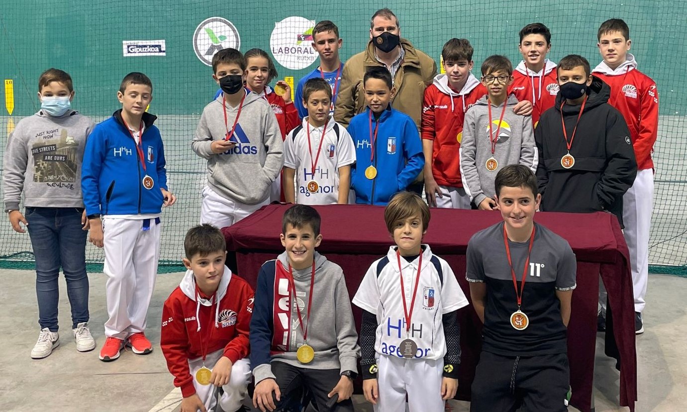 CABANILLAS TXAPELDUN EN EL ABSOLUTO MASCULINO Y FEMENINO.